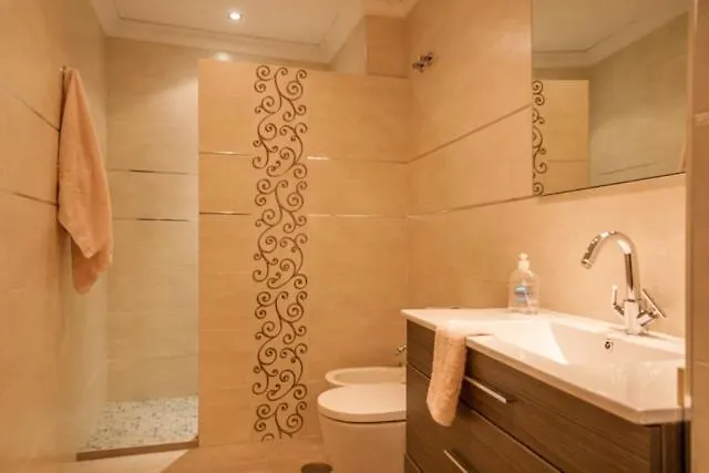 Félix Sáenz RooMalaga by Bossh Apartments